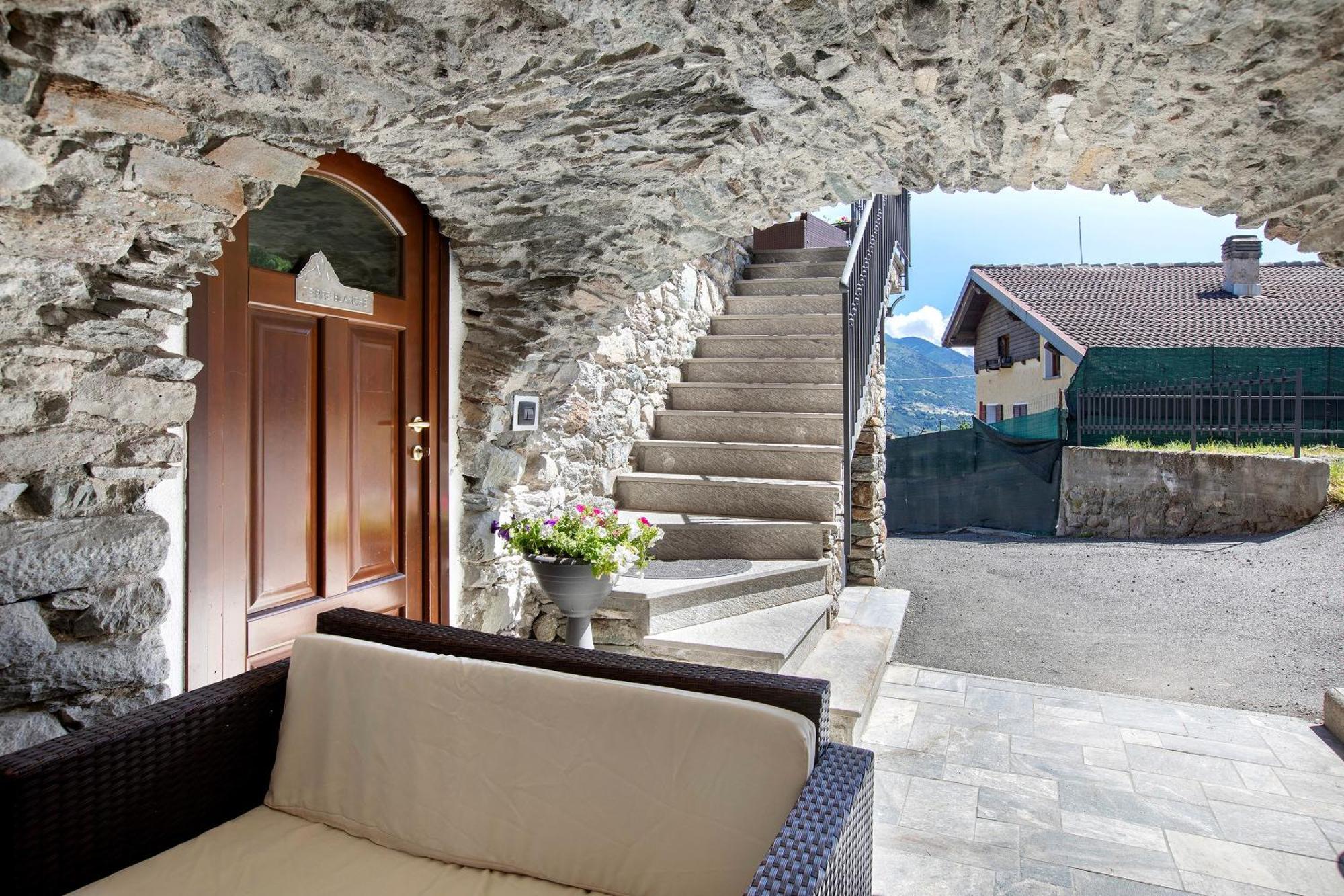 Maison Bebe Terre Blanche Apartment Aosta